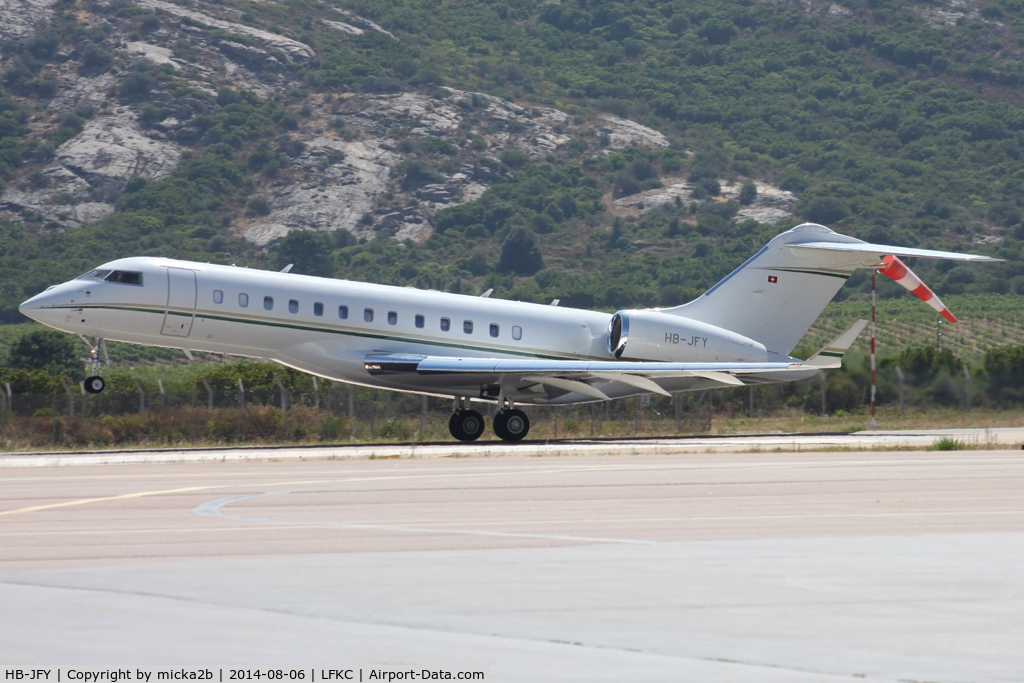 HB-JFY, 2009 Bombardier BD-700-1A10 Global Express C/N 9347, Take off