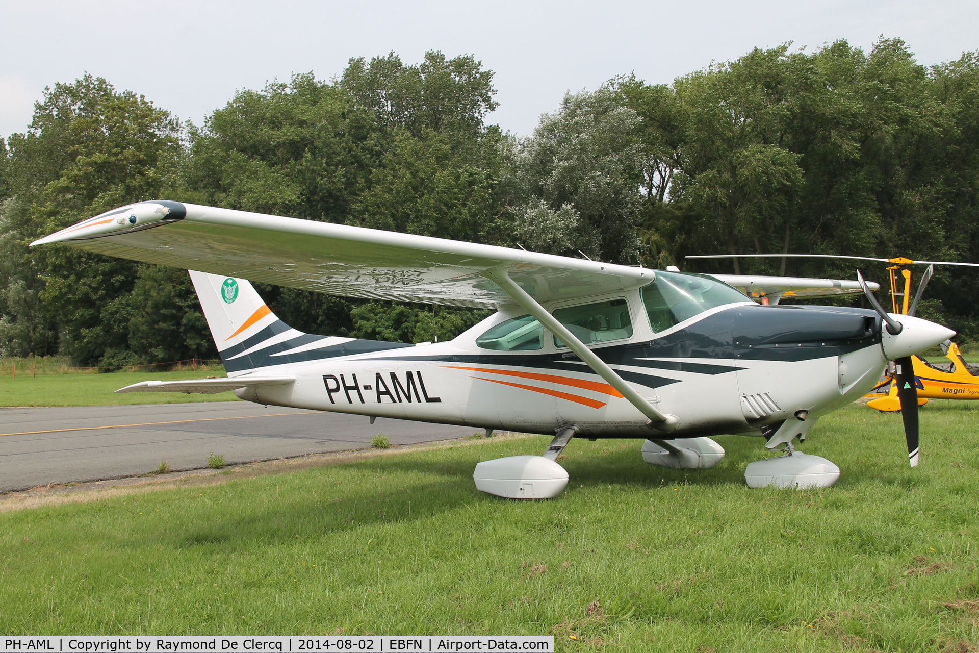 PH-AML, 1980 Cessna 182R Skylane C/N 18267739, Koksijde Fly-in 2-8-2014