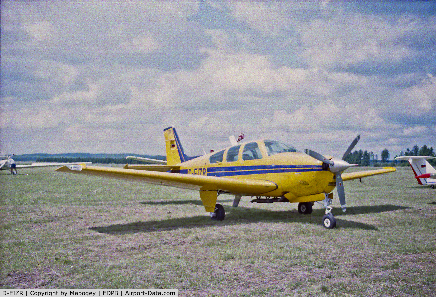 D-EIZR, 1986 Beech F33A Bonanza Bonanza C/N CE-1094, @ Breitscheid 1995.