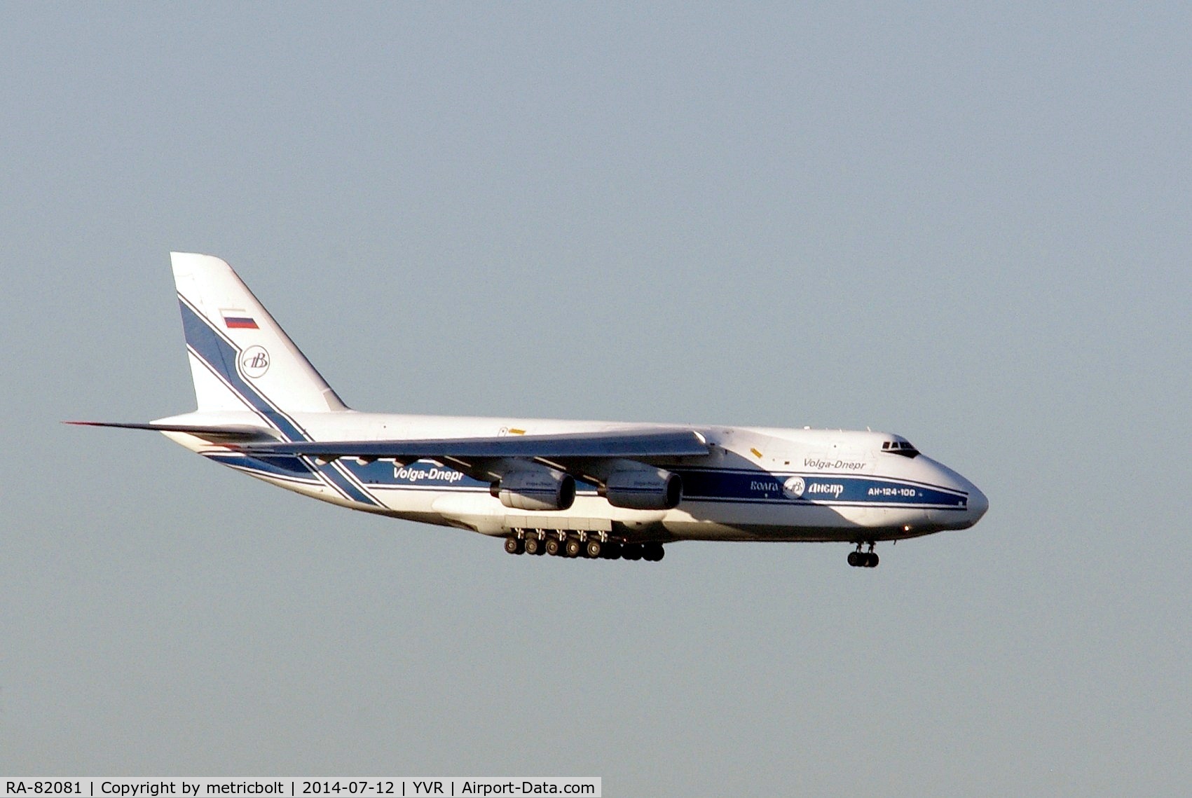 RA-82081, 2004 Antonov An-124-100M Ruslan C/N 9773051462165, Arrival at YVR