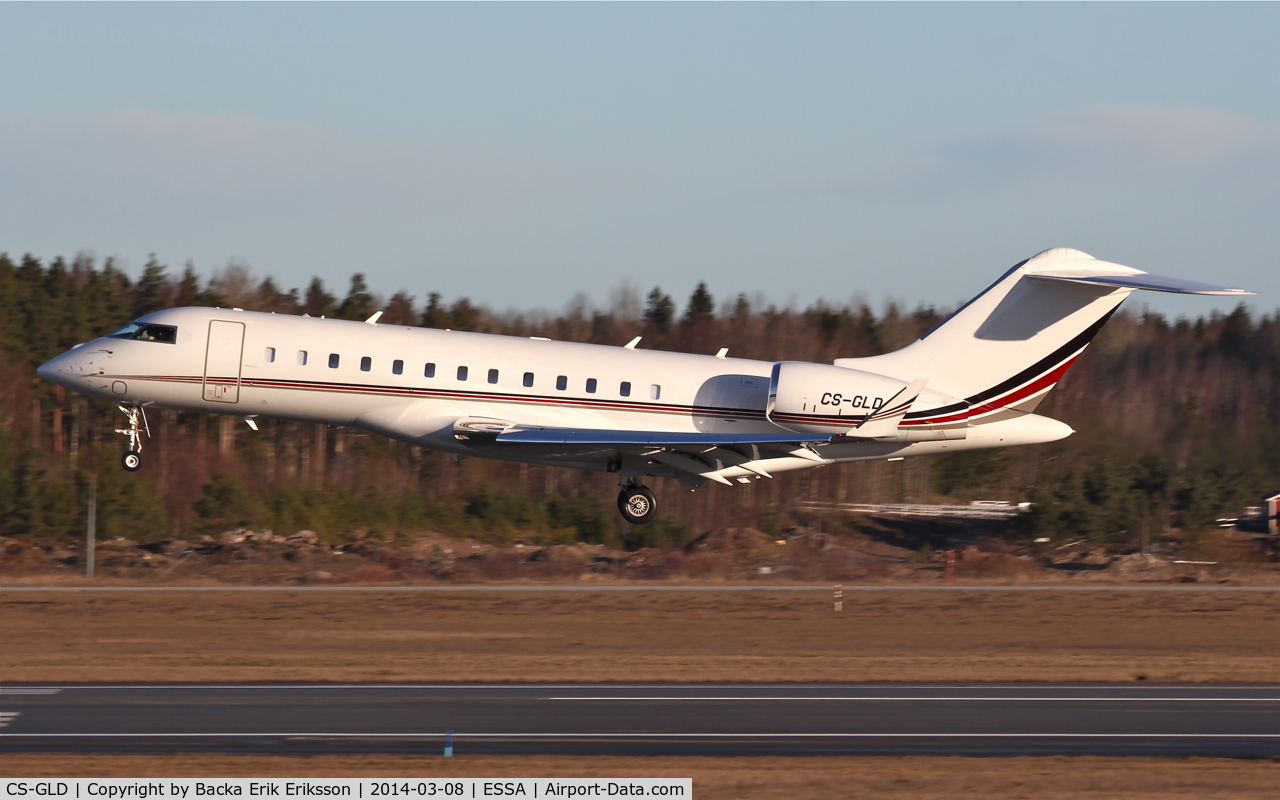 CS-GLD, 2012 Bombardier BD-700-1A10 Global 6000 C/N 9538, Landing on rwy 26.