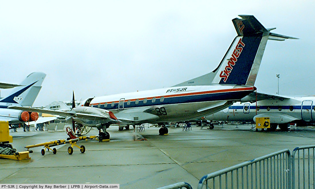 PT-SJR, 1987 Embraer EMB-120 Brasilia C/N 120048, Embraer Emb-120RT Brasilia [120048] (Embraer/Skywest Airlines) Paris Le Bourget~F 15/06/1987