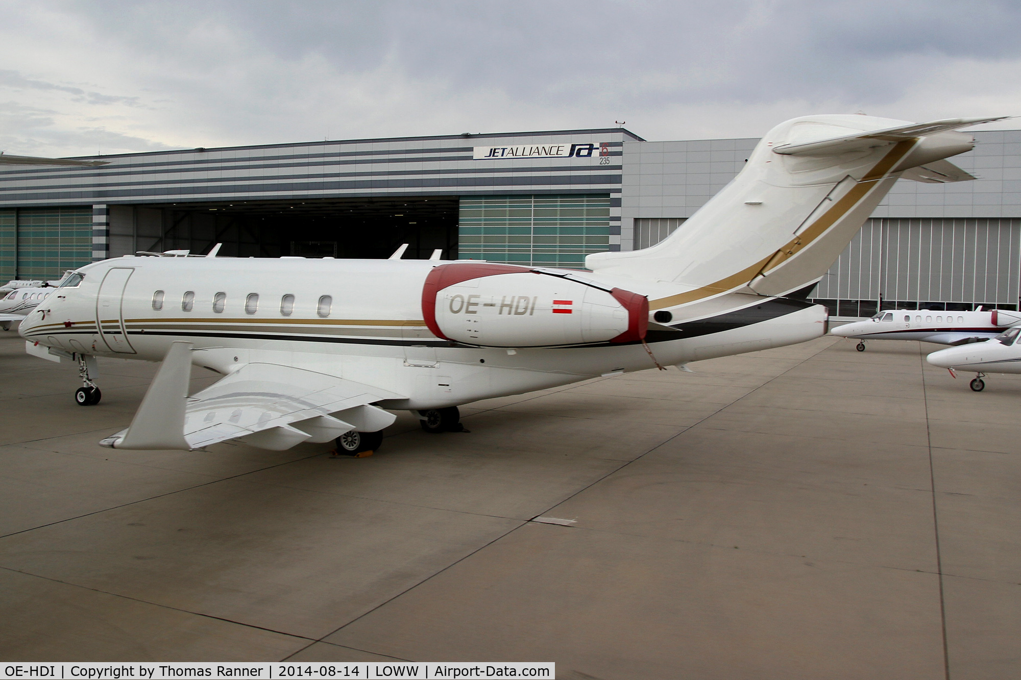 OE-HDI, Bombardier Challenger 300 (BD-100-1A10) C/N 20357, Amira Air Challenger 300