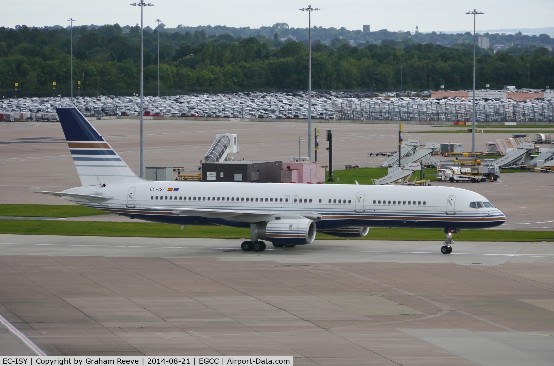 EC-ISY, 1993 Boeing 757-256 C/N 26241, Just landed.