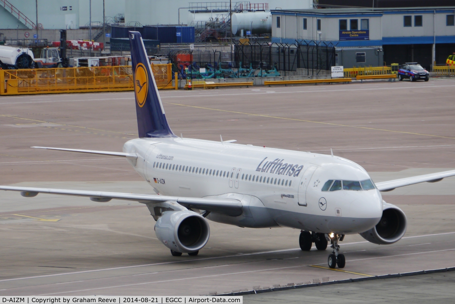 D-AIZM, 2012 Airbus A320-214 C/N 5203, About to go on stand at Manchester.