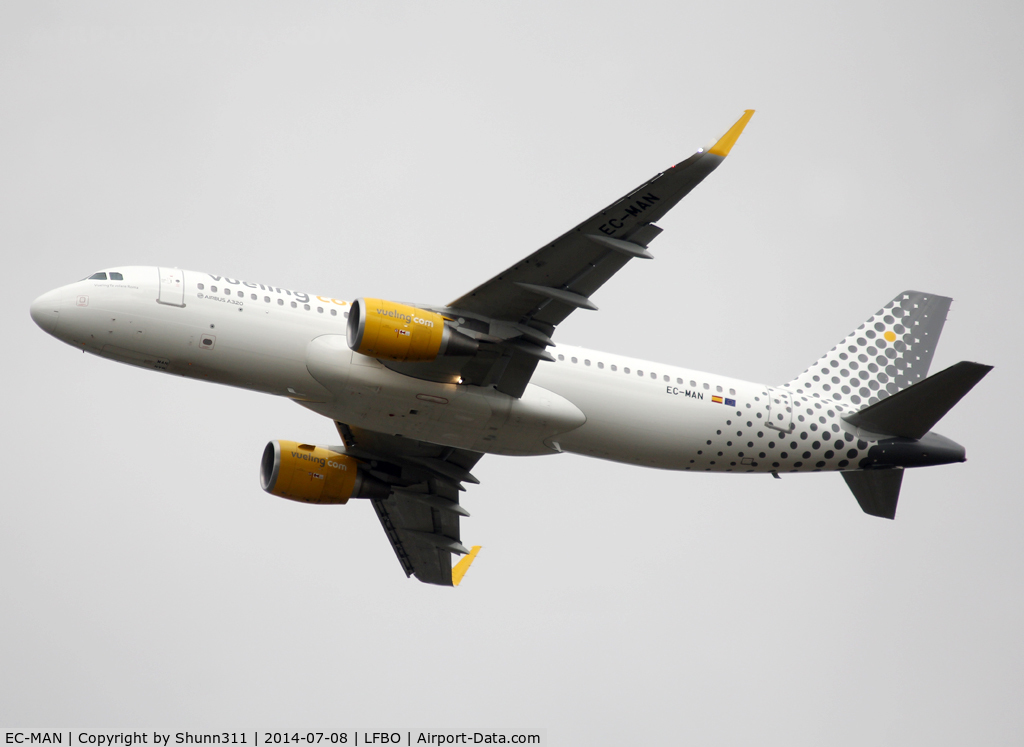 EC-MAN, 2014 Airbus A320-214 C/N 6079, Climbing after take off rwy 32R