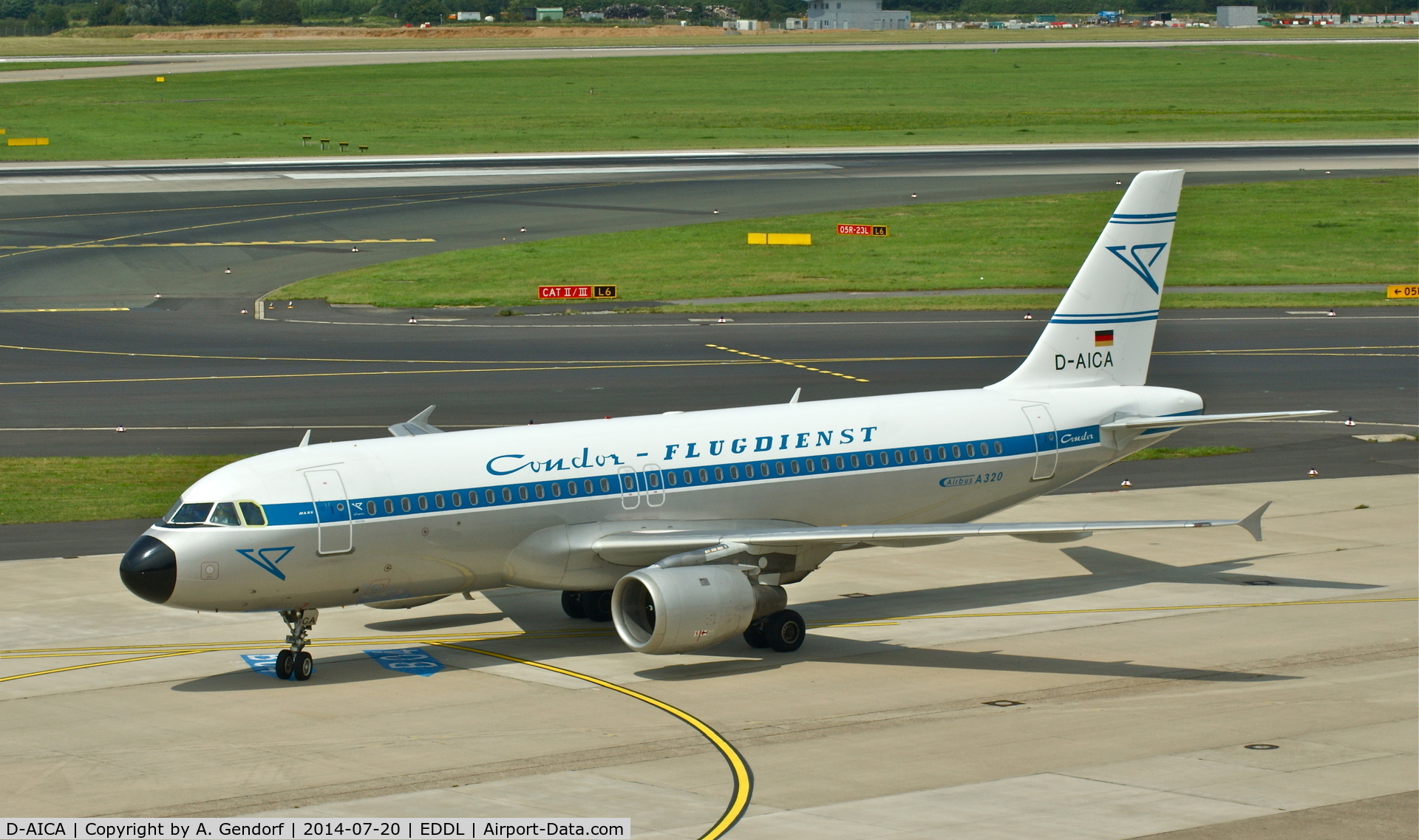D-AICA, 1998 Airbus A320-212 C/N 774, Condor (retro cs.), is here taxiing to the gate at Düsseldorf Int'l(EDDL)