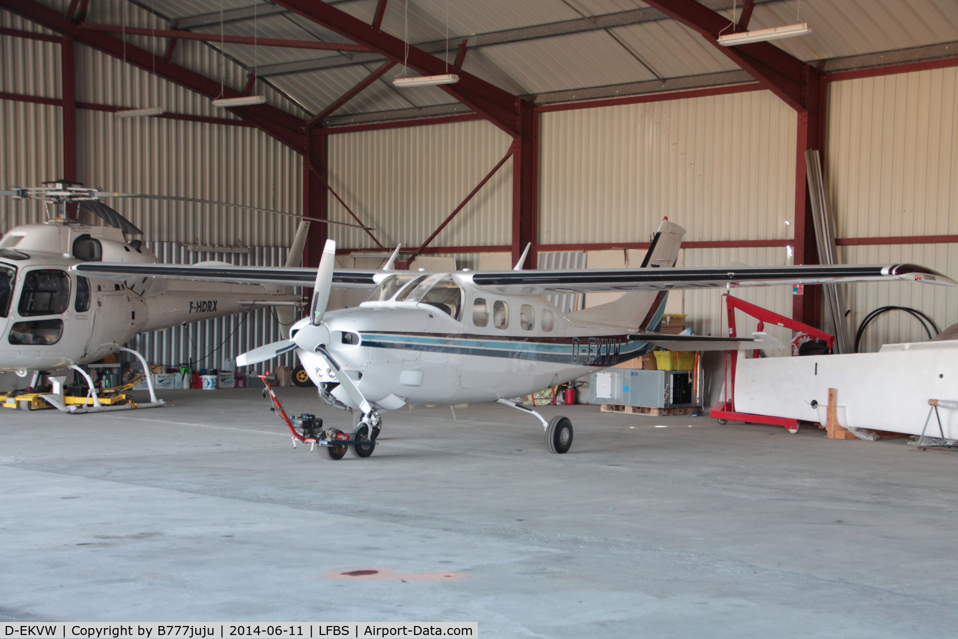 D-EKVW, Cessna P210N Pressurised Centurion Pressurised Centurion C/N P21000579, at Biscaross