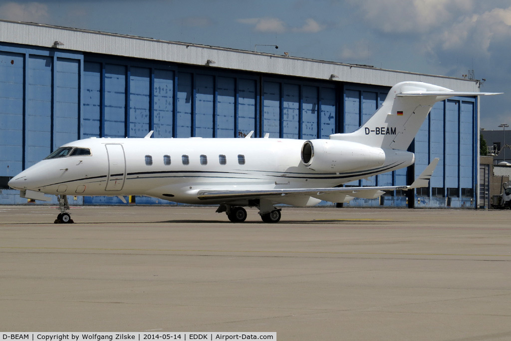 D-BEAM, 2014 Bombardier Challenger 300 (BD-100-1A10) C/N 20452, visitor