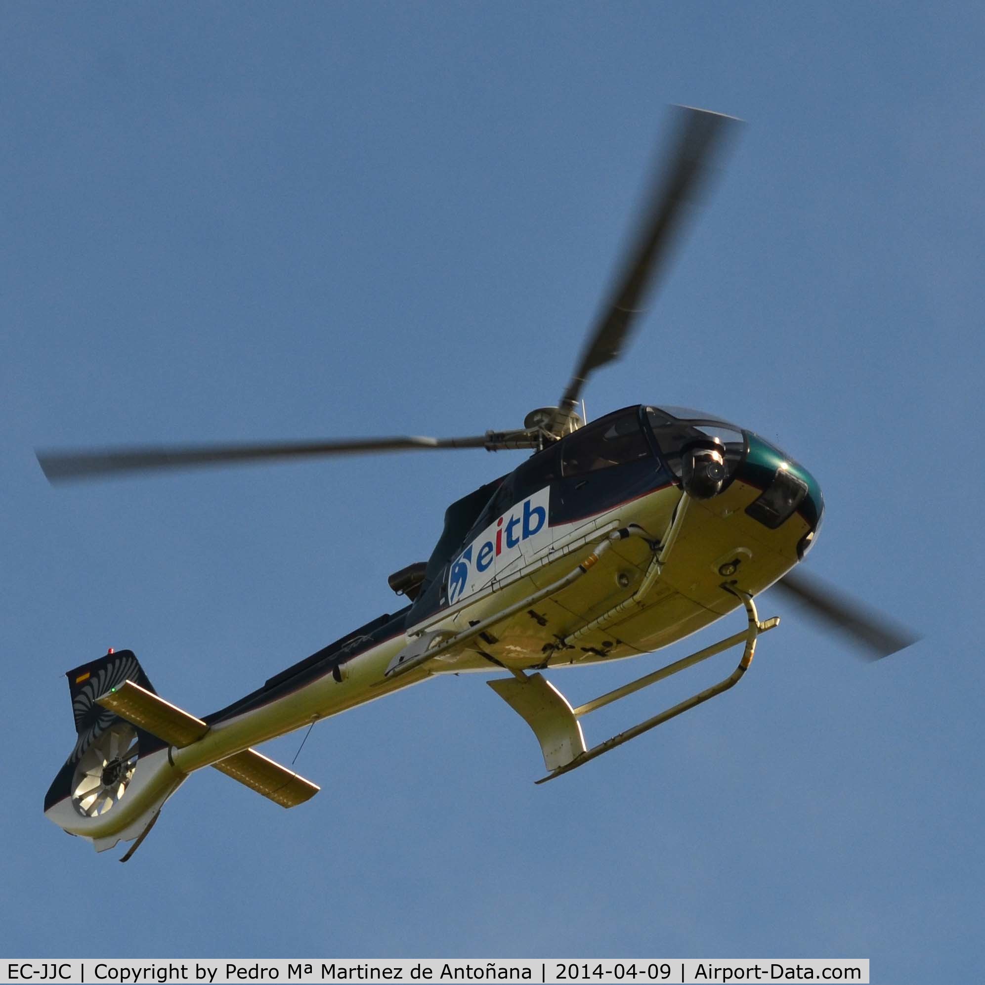 EC-JJC, Eurocopter EC-130B-4 (AS-350B-4) C/N 3539, En vuelo - Vuelta al pais Vasco 2014