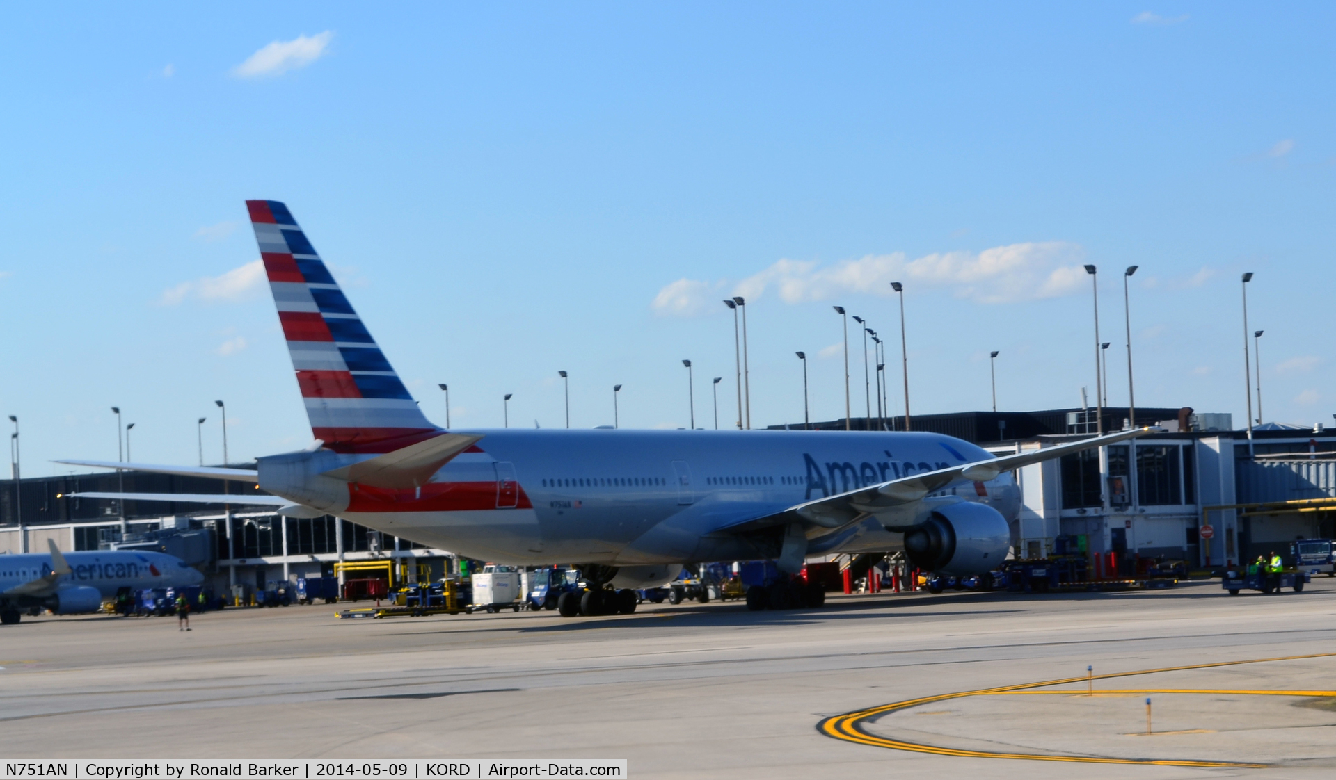 N751AN, 2001 Boeing 777-223 C/N 30798, At the gate O'Hare