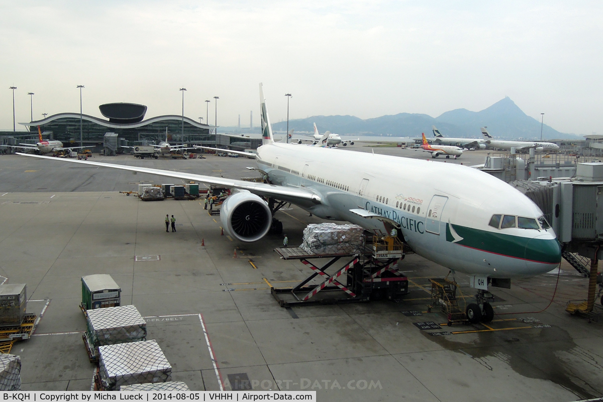 B-KQH, 2013 Boeing 777-367/ER C/N 42143, At Hong Kong