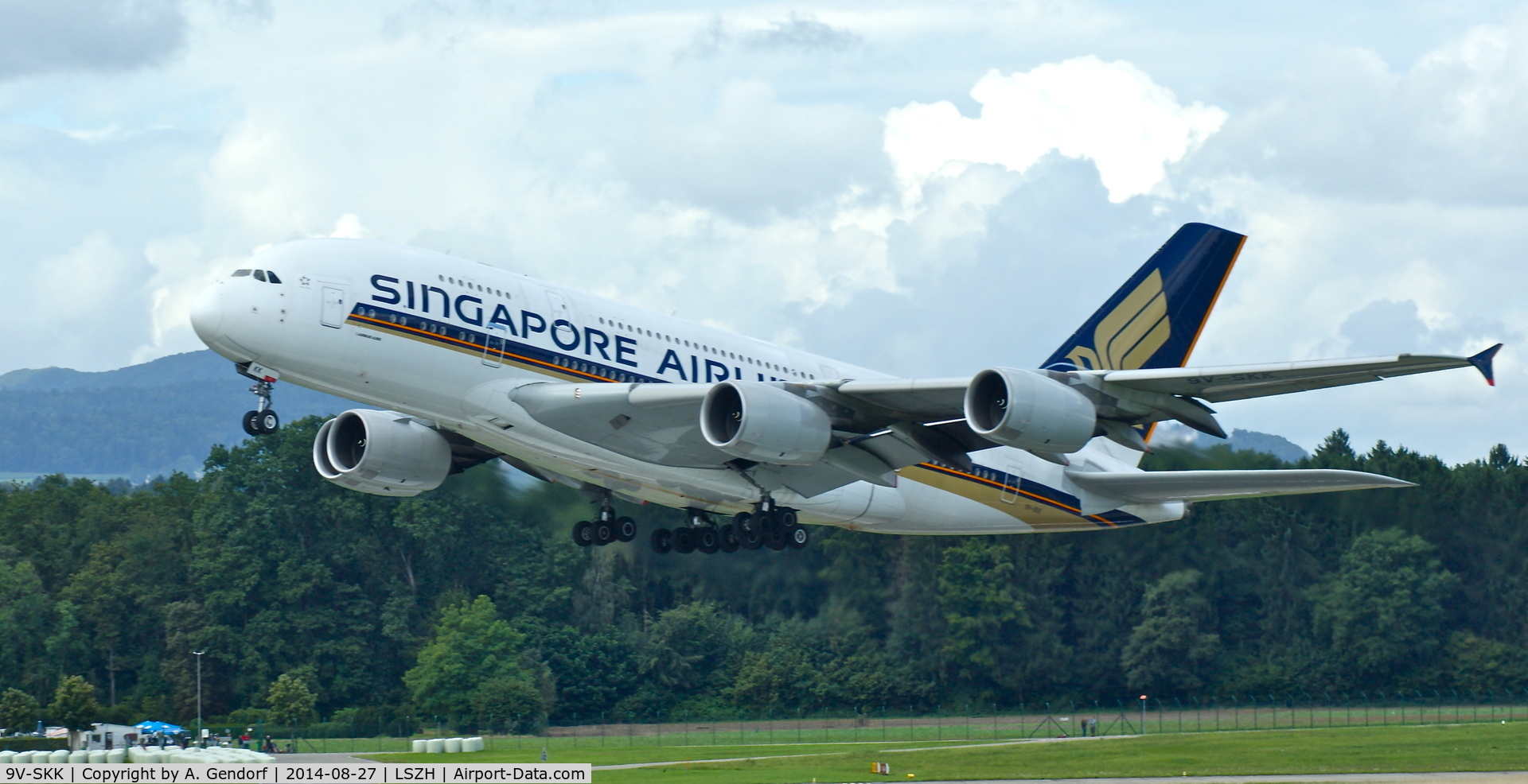 9V-SKK, 2009 Airbus A380-841 C/N 051, Singapore Airlines, lifts powerful up from RWY 16 at Zürich-Kloten(LSZH), bound for Singapore(WSSS)