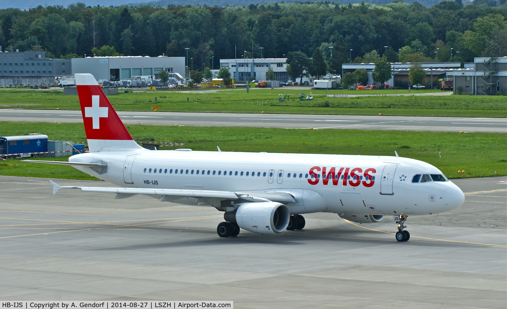 HB-IJS, 1998 Airbus A320-214 C/N 782, Swiss, is here taxiing to the runway at Zürich-Kloten(LSZH)