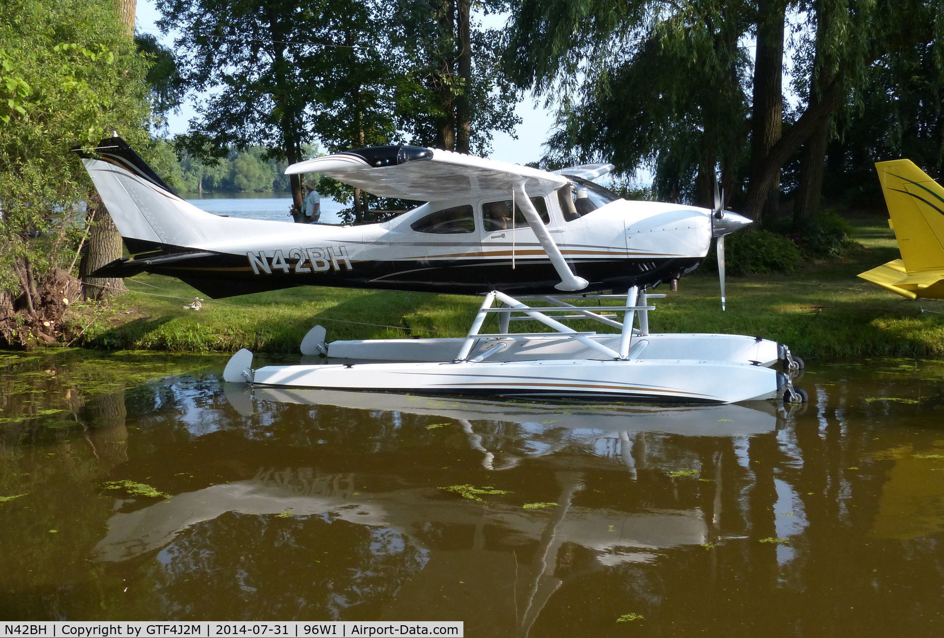 N42BH, Cessna 182R Skylane C/N 18268199, N42BH at Lake Winnebago, AirVenture 2014