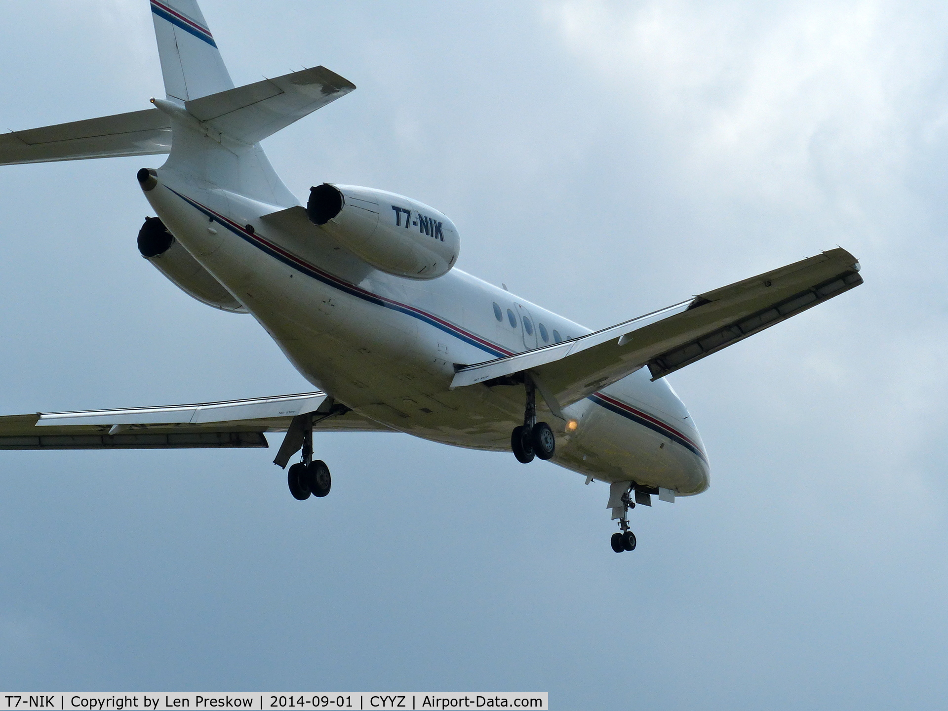 T7-NIK, 1996 Dassault Falcon 2000 C/N 025, Dassault Falcon 2000, T7-NIK, built n 1996 and registered to a private owner in San Marino. Short finals, runway 23, Lester B. Pearson International Airport, Toronto (YYZ).