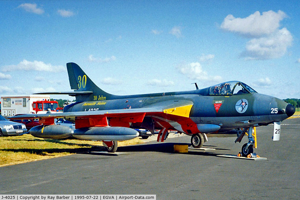 J-4025, 1959 Hawker Hunter F.58 C/N 41H-697394, Hawker Hunter F.58 [41H/697394] (Swiss Air Force) RAF Fairford~G 22/07/1995
