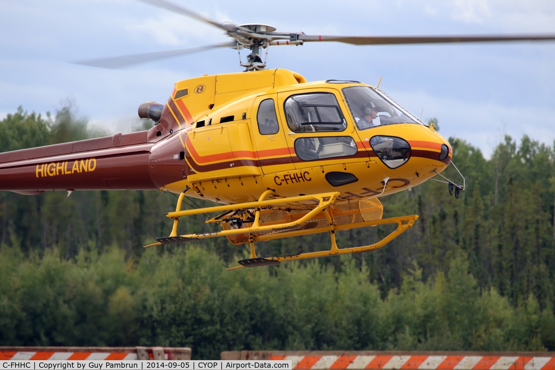 C-FHHC, 1991 Aerospatiale AS-350B-2 Ecureuil C/N 2569, Landing