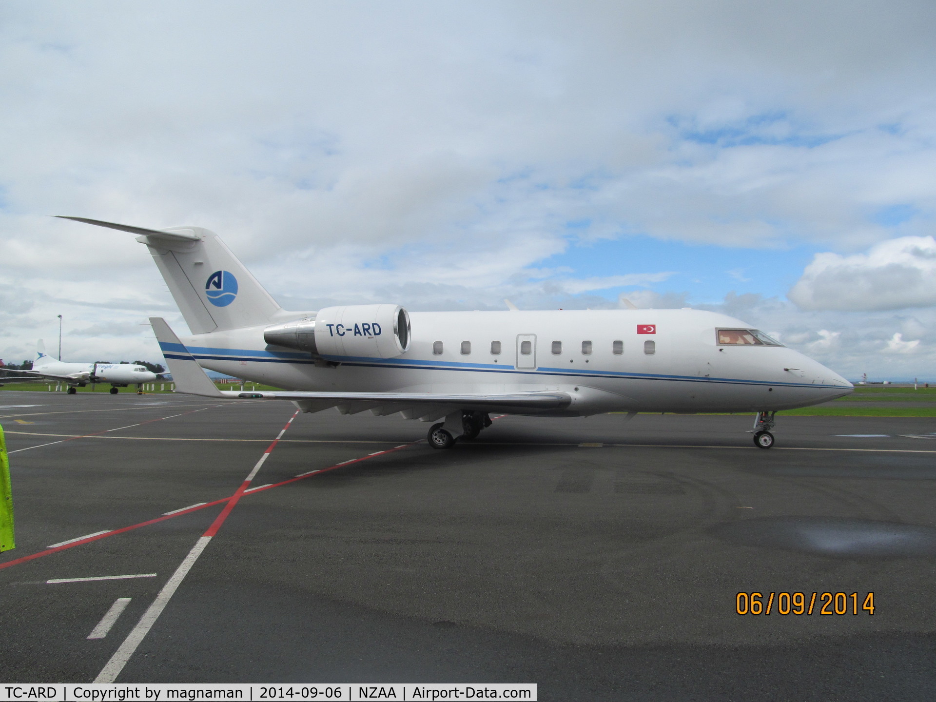 TC-ARD, 2005 Bombardier Challenger 604 (CL-600-2B16) C/N 5611, arriving at AKL