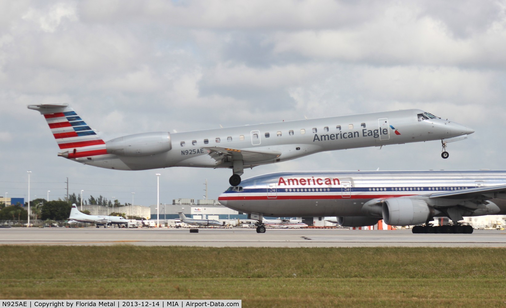 N925AE, 2005 Embraer ERJ-145LR (EMB-145LR) C/N 14500908, American Eagle E145