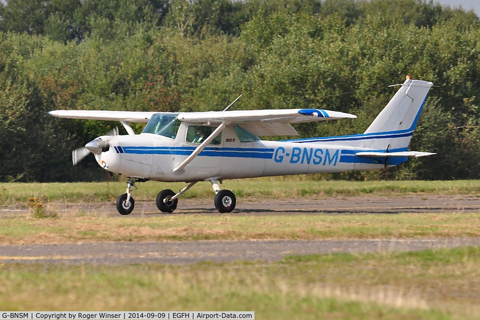G-BNSM, 1981 Cessna 152 C/N 152-85342, Visiting Cessna 152 arriving on Runway 22. Operated by Cornwall Flying Club.