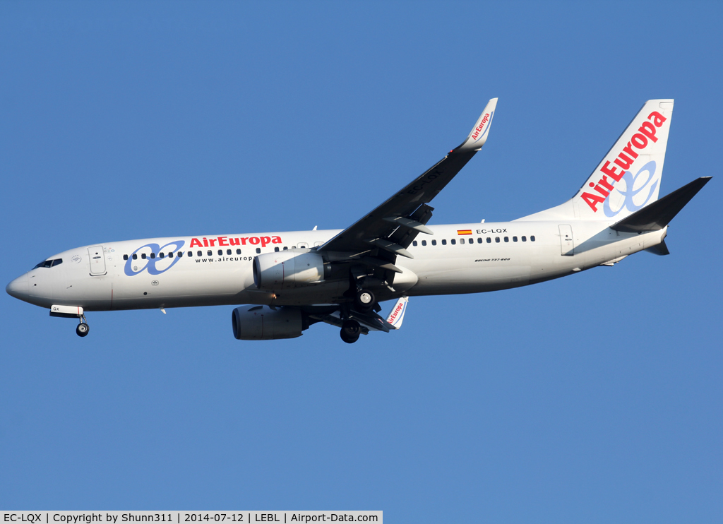 EC-LQX, 2012 Boeing 737-85P C/N 36589, Landing rwy 07L