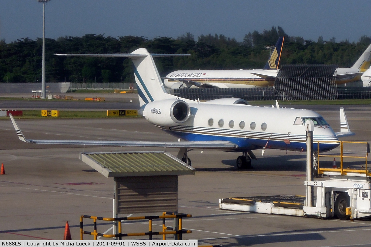 N688LS, 1995 Gulfstream Aerospace G-IV C/N 1280, At Changi