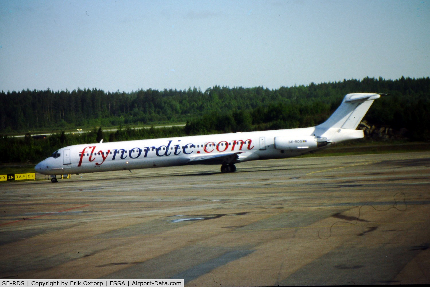 SE-RDS, 1987 McDonnell Douglas MD-83 (DC-9-83) C/N 49401, SE-RDS in ARN 2005-06
