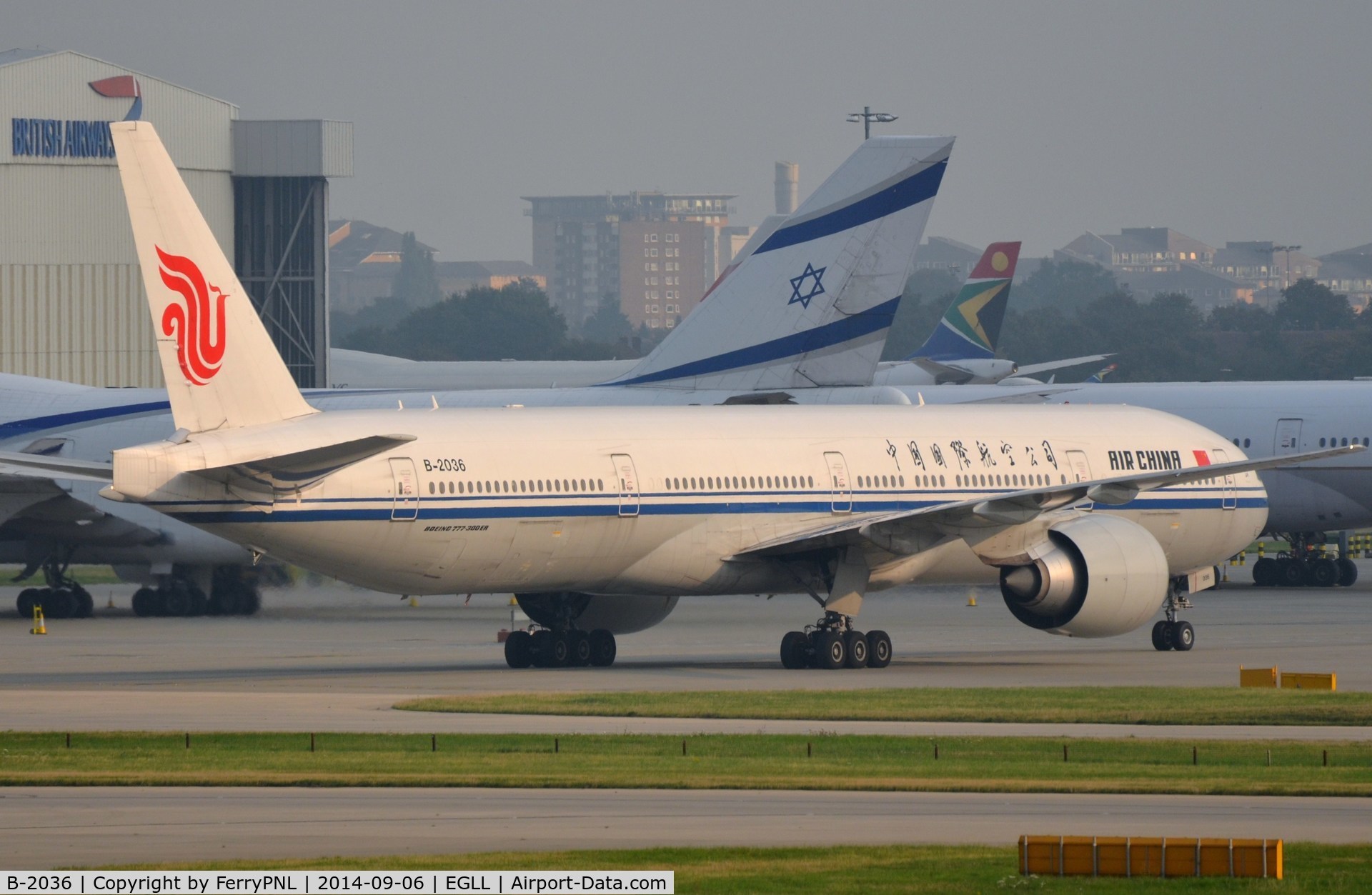 B-2036, 2012 Boeing 777-39L/ER C/N 38676, Air China B773 taxying to its gate.