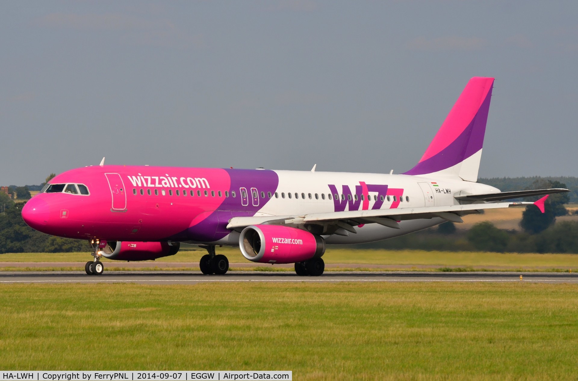 HA-LWH, 2011 Airbus A320-232 C/N 4621, Wizz A320 departing from LTN