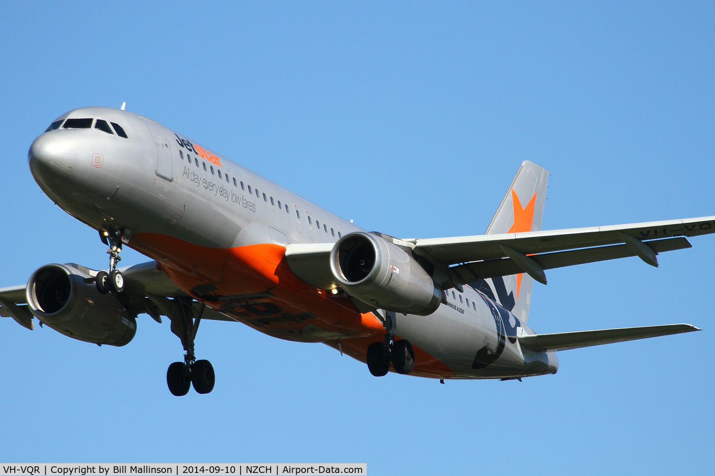 VH-VQR, 2005 Airbus A320-232 C/N 2526, finals to 02