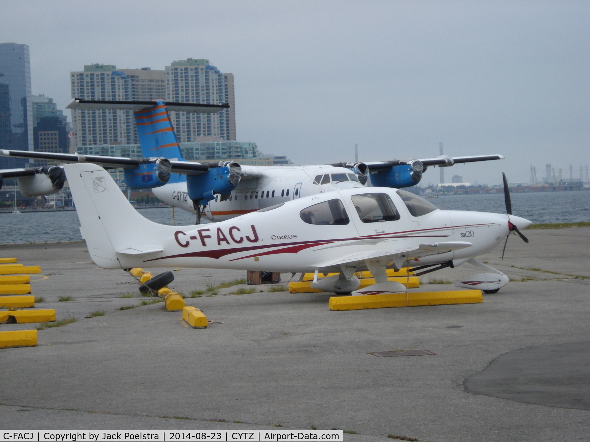 C-FACJ, 2004 Cirrus SR20 C/N 1412, Cirrus at Billy Bishop Toronto airport