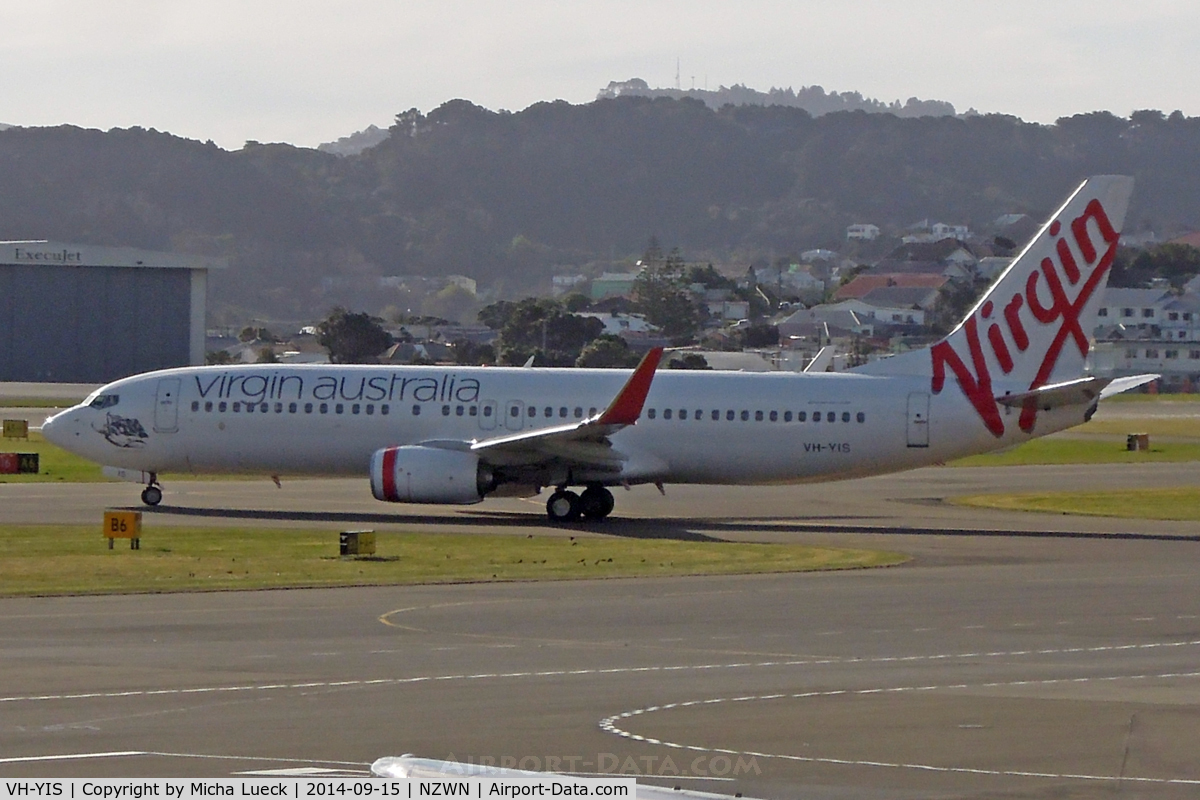 VH-YIS, 2012 Boeing 737-8FE C/N 39926, At Wellington