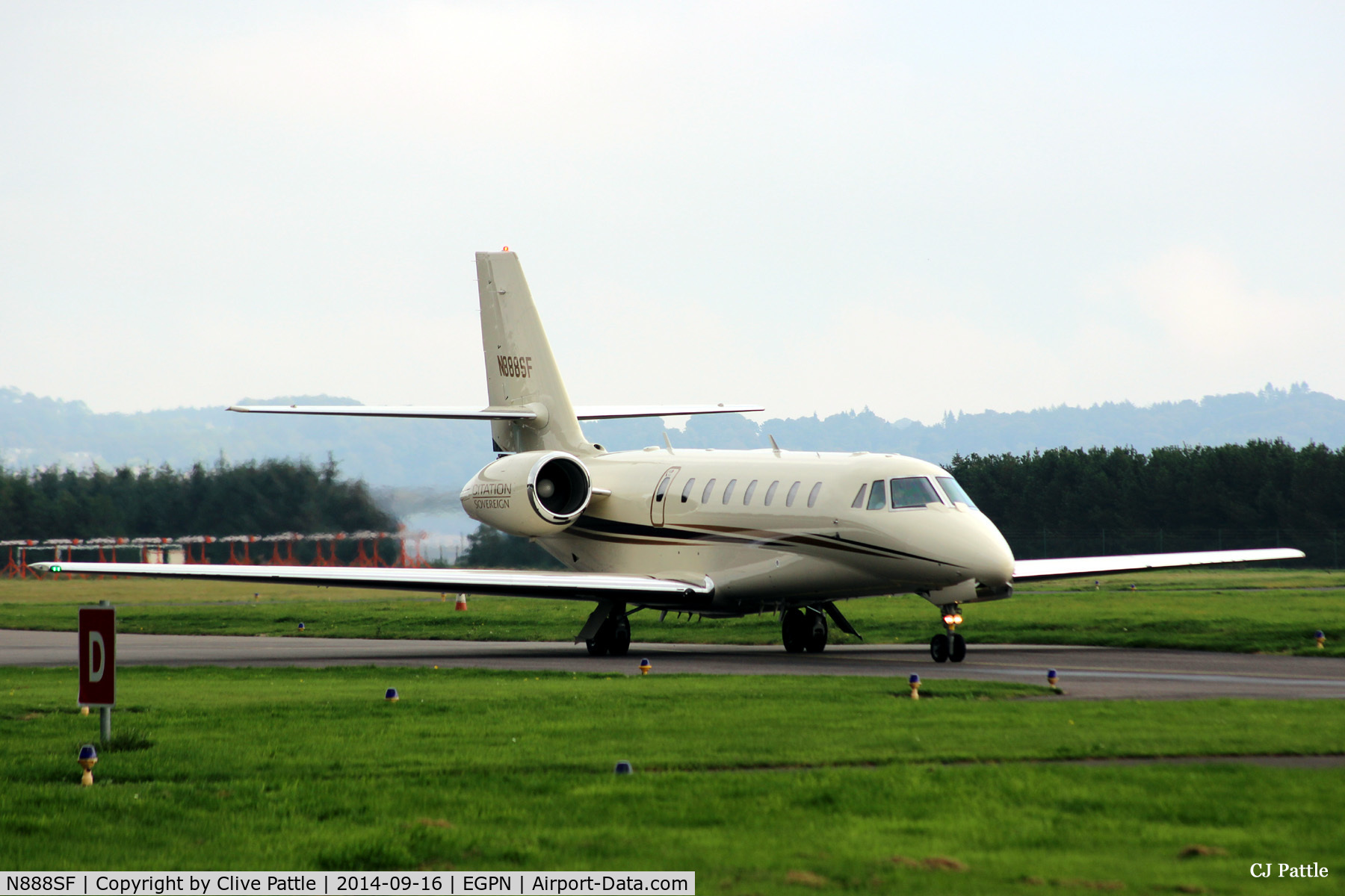 N888SF, 2007 Cessna 680 Citation Sovereign C/N 680-0154, Taxi for departure from Dundee Riverside