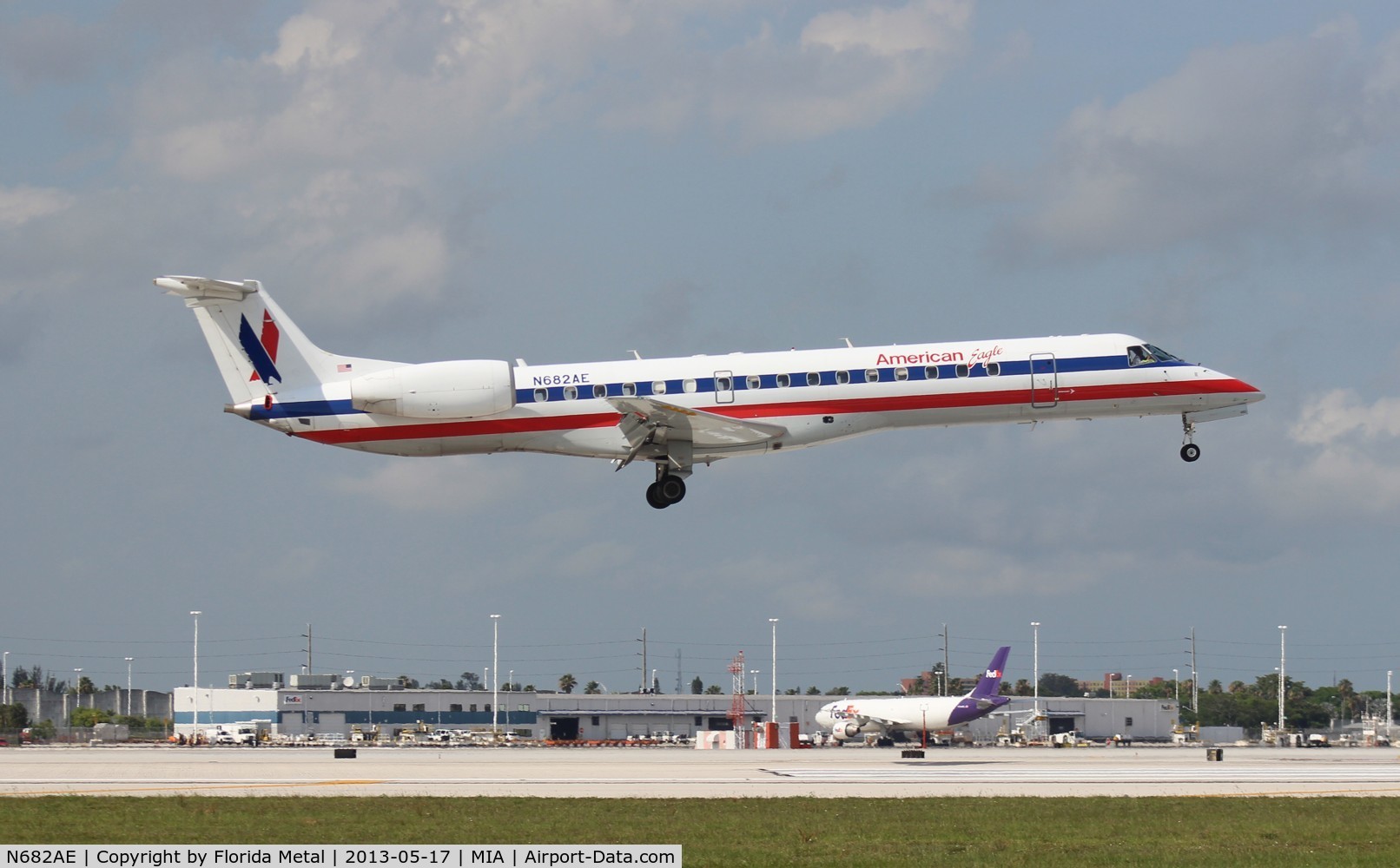 N682AE, 2004 Embraer ERJ-145LR (EMB-145LR) C/N 14500826, American Eagle E145LR