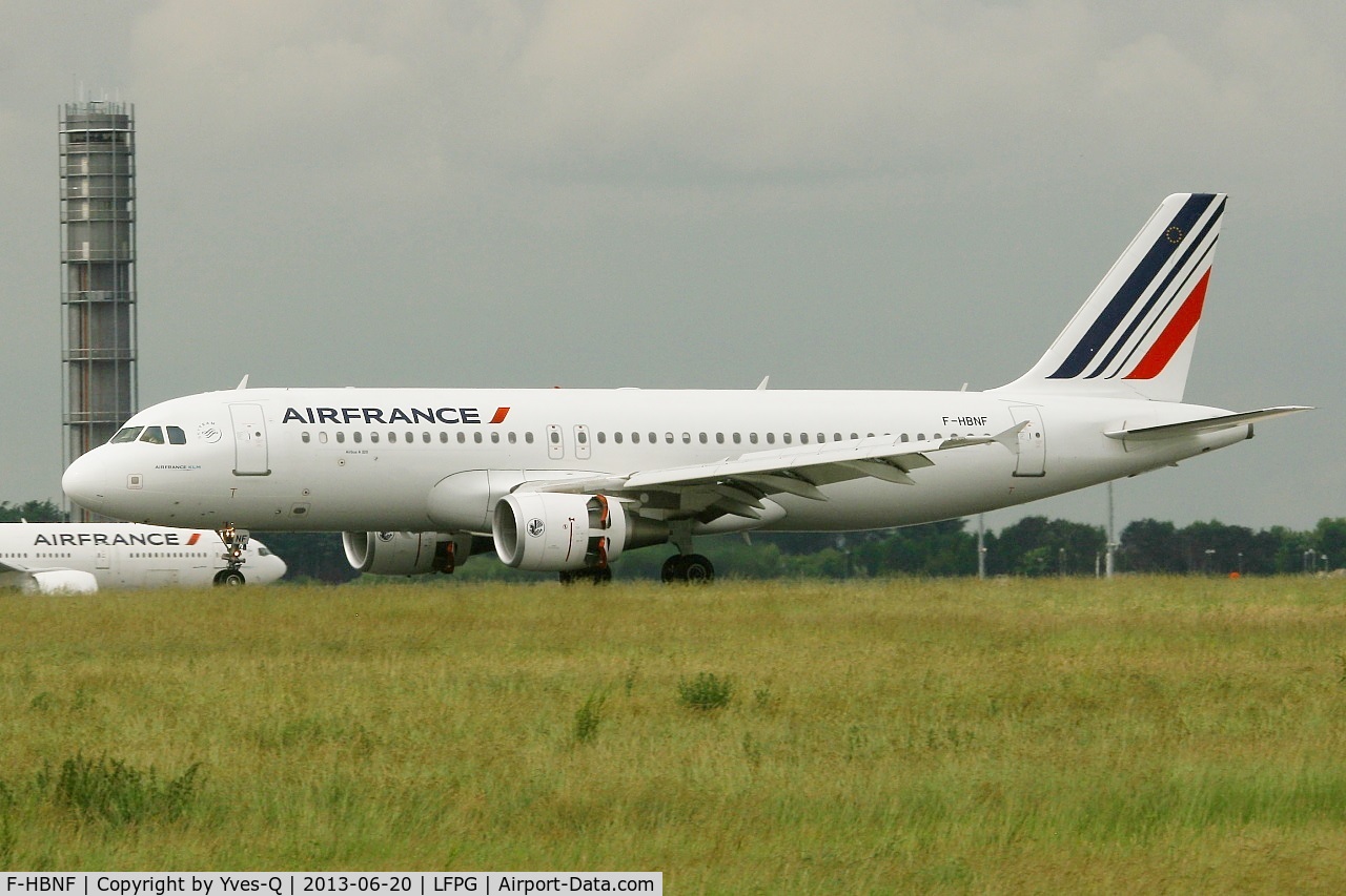 F-HBNF, 2011 Airbus A320-214 C/N 4714, Airbus A320-214, Landing Rwy 26L, Roissy Charles De Gaulle Airport (LFPG-CDG)