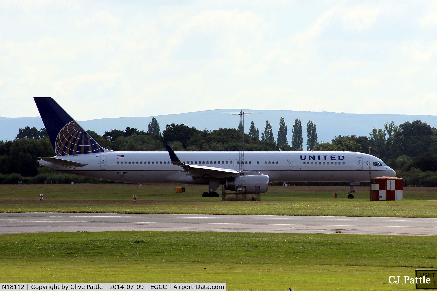 N18112, 1995 Boeing 757-224 C/N 27302, Manchester action