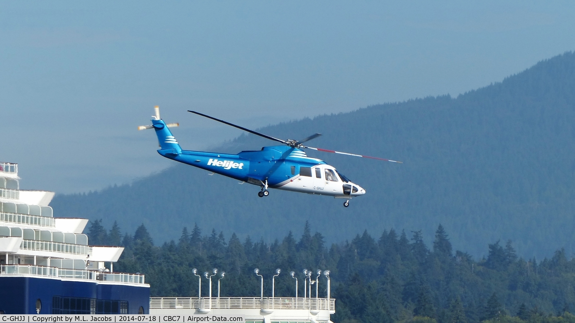 C-GHJJ, 1984 Sikorsky S-76A C/N 760235, Helijet just departed Vancouver Harbour Heliport.
