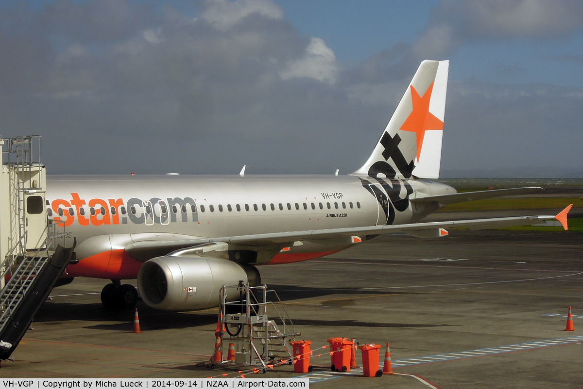 VH-VGP, 2010 Airbus A320-232 C/N 4343, At Auckland