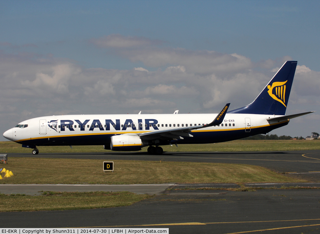 EI-EKR, 2010 Boeing 737-8AS C/N 38503, Taxiing for departure...