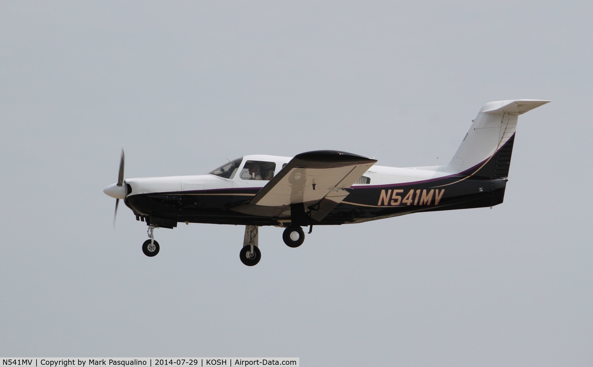 N541MV, Piper PA-32RT-300 C/N 32R-7985080, Piper PA-32RT-300