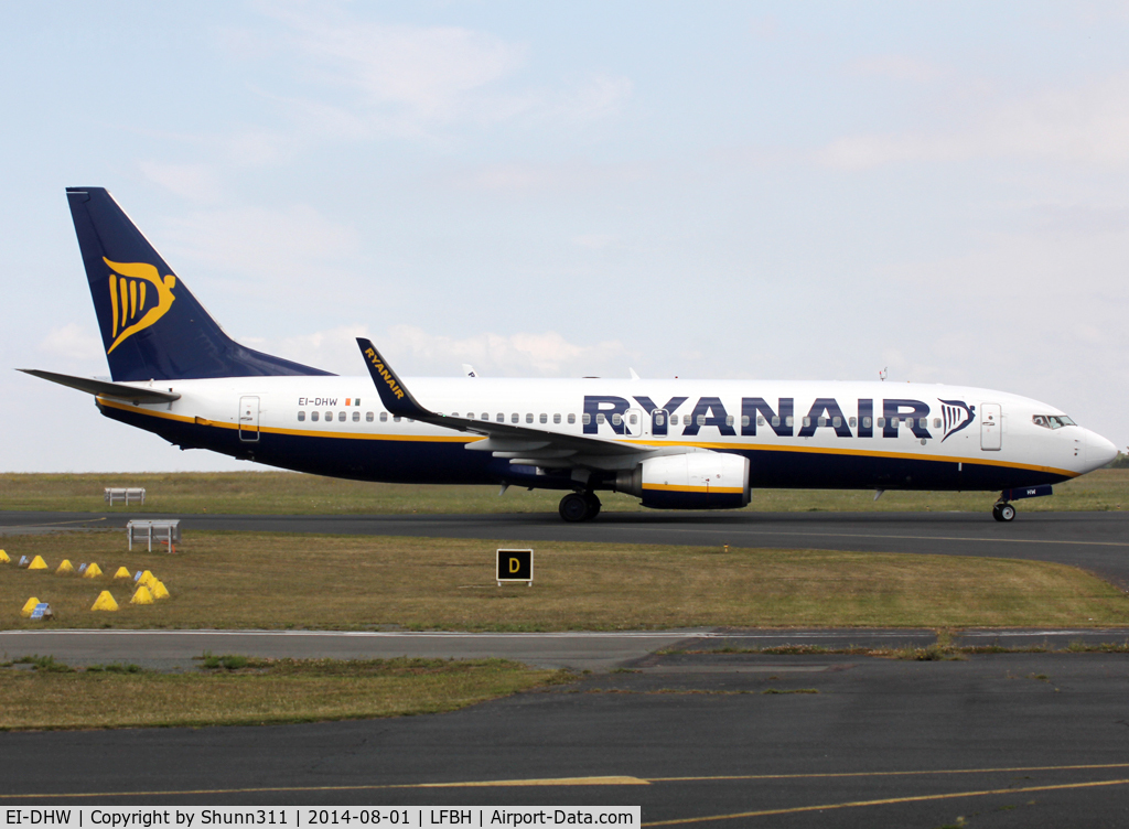 EI-DHW, , Taxiing to the Terminal...