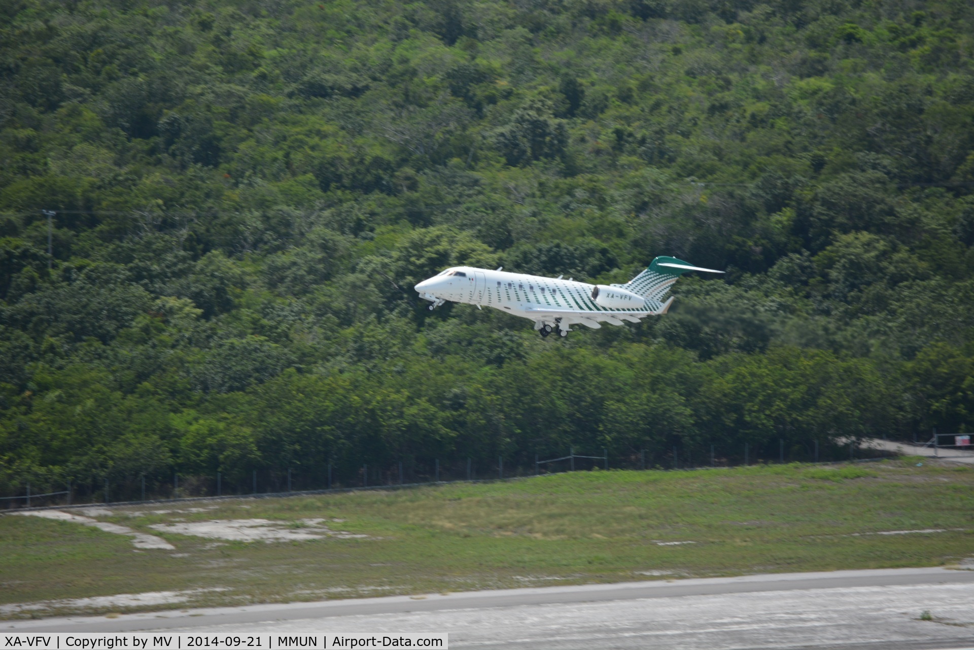 XA-VFV, Bombardier Challenger 300 (BD-100-1A10) C/N 20427, Great Shot