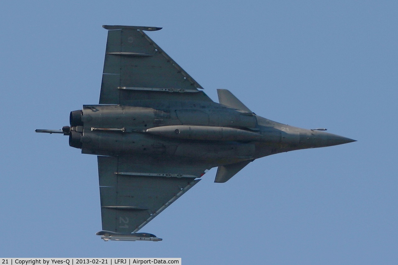 21, Dassault Rafale M C/N 21, French Naval Aviation Dassault Rafale M, Pattern turn landing rwy 08, Landivisiau Naval Air Base (LFRJ)