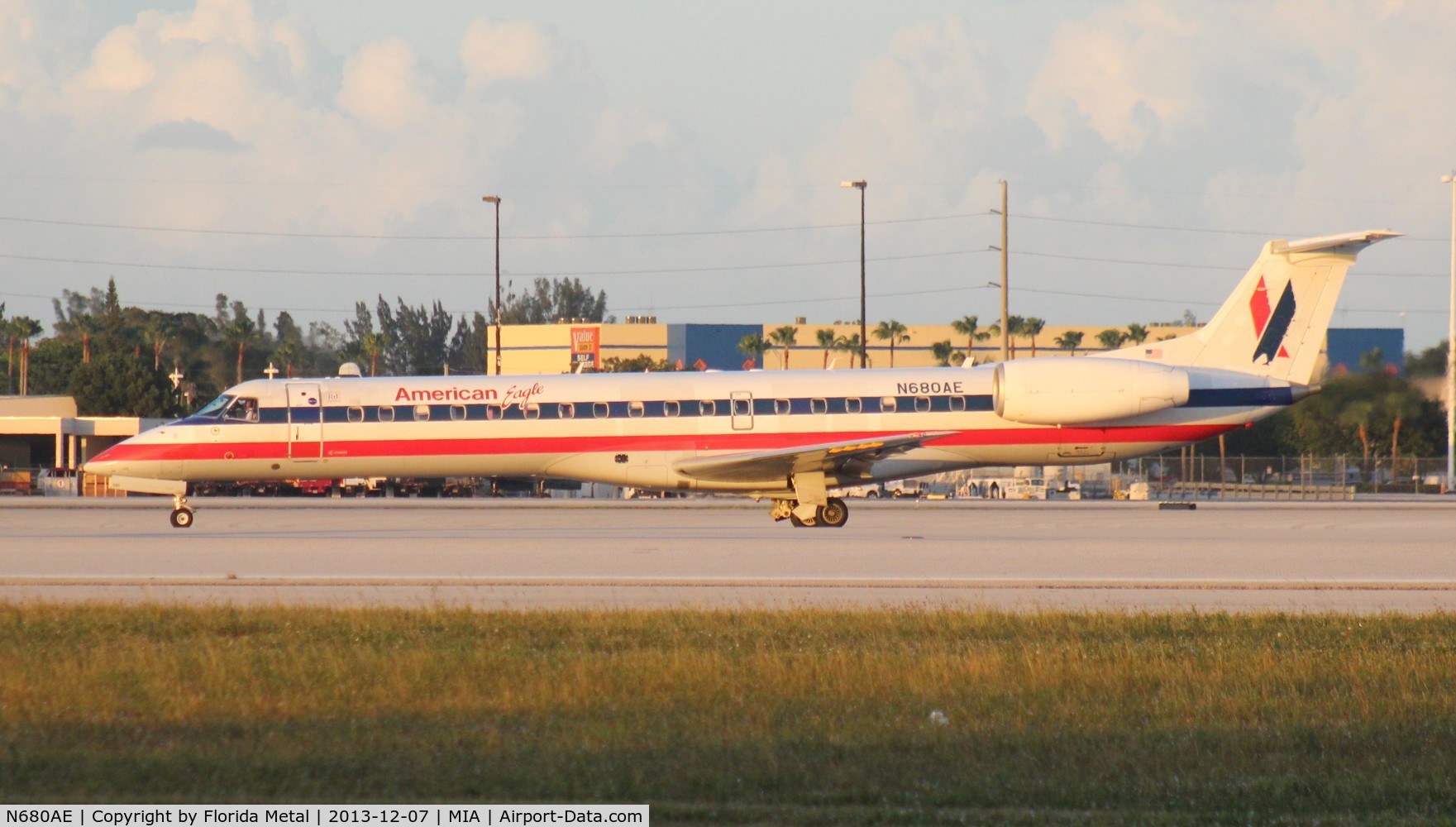 N680AE, 2004 Embraer ERJ-145LR (EMB-145LR) C/N 14500820, American Eagle E145LR