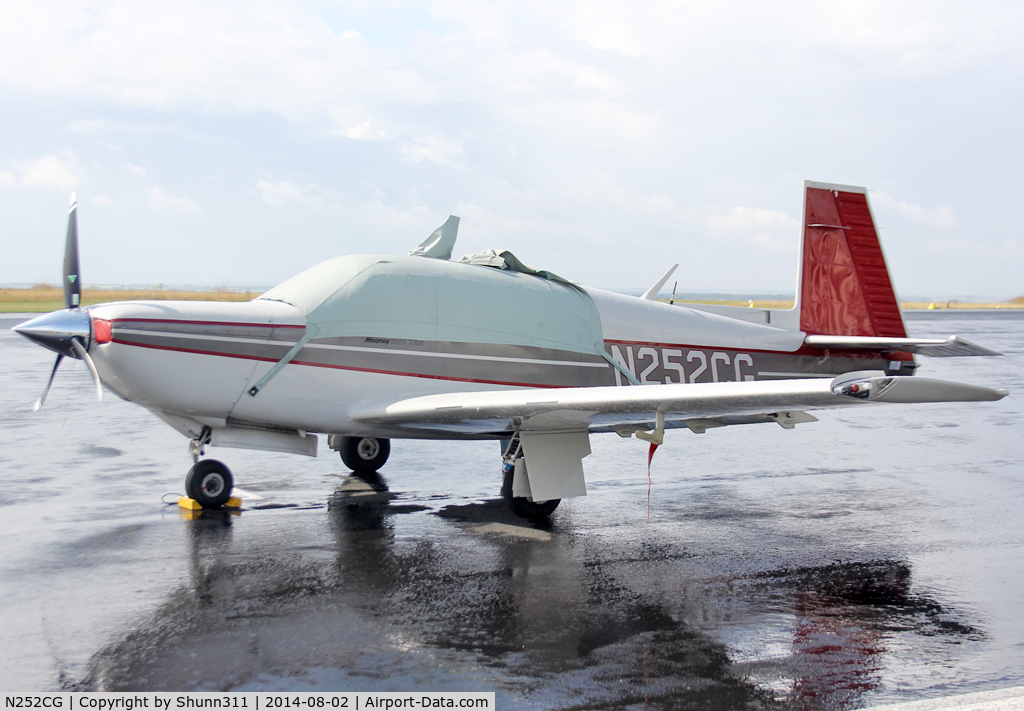 N252CG, Mooney M20K C/N 25-1033, Parked at the Airport...