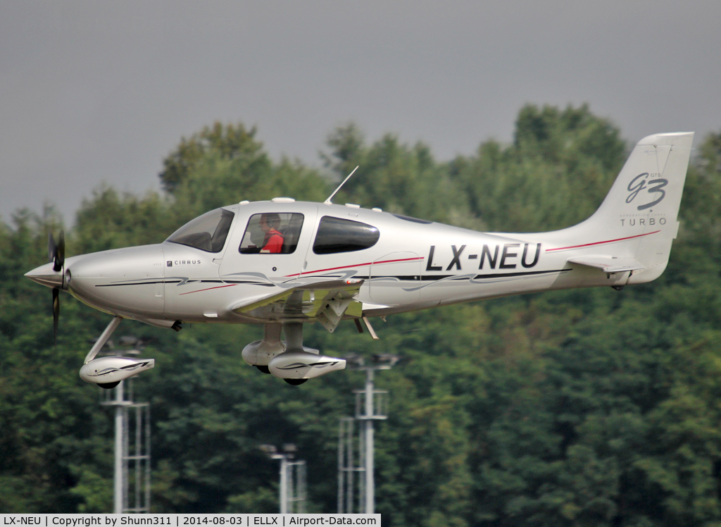 LX-NEU, 2007 Cirrus SR22 G3 GTS Turbo C/N 2688, Landing rwy 24