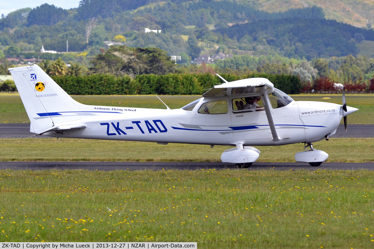 ZK-TAD, 2007 Cessna 172R C/N 17281456, At Ardmore