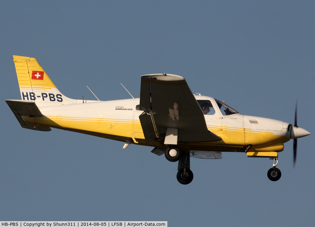 HB-PBS, 1977 Piper PA-28R-201T Cherokee Arrow III C/N 28R-7703294, Landing rwy 16