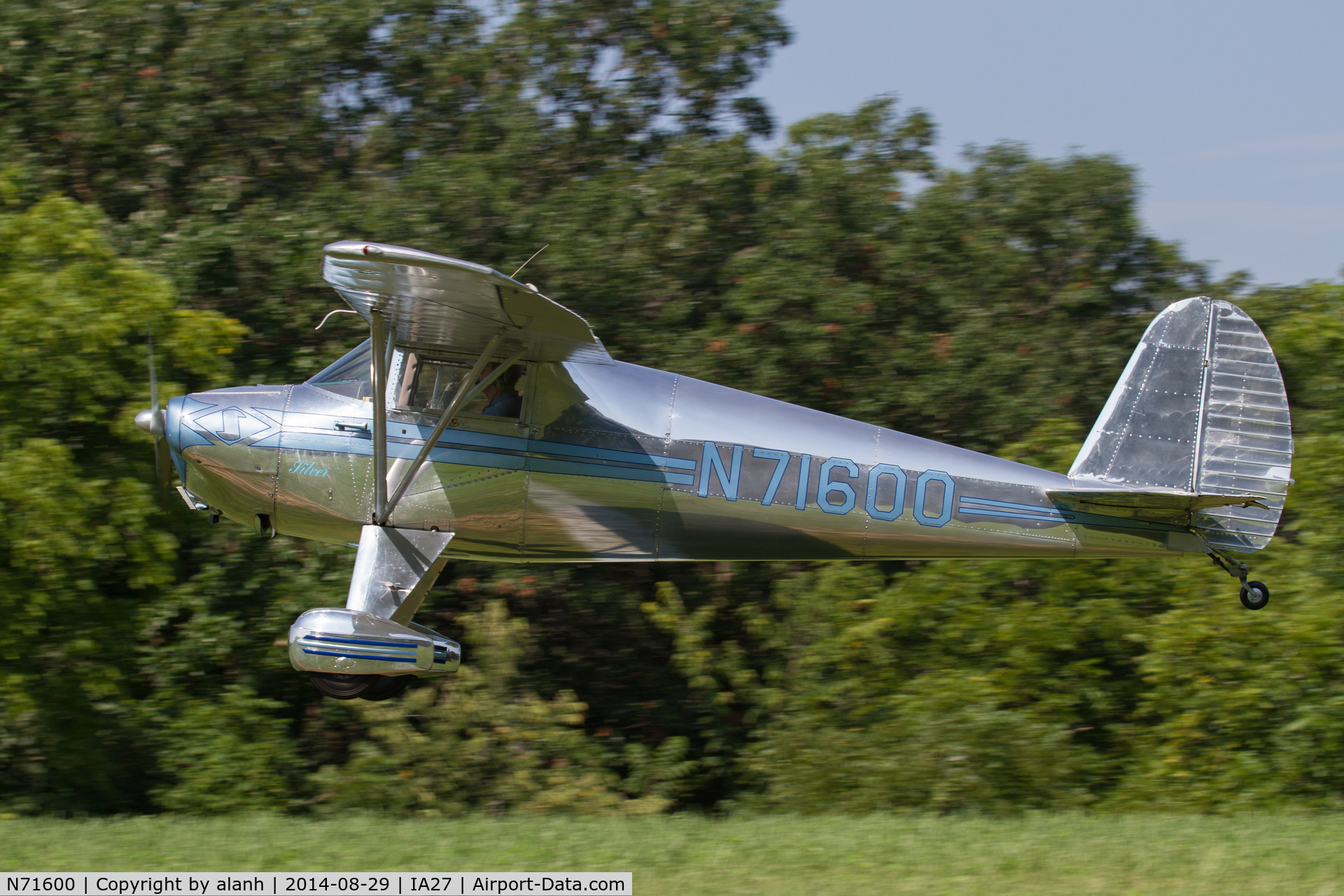 N71600, 1946 Luscombe 8A C/N 3027, Landing at Antique Airfield, Blakesburg